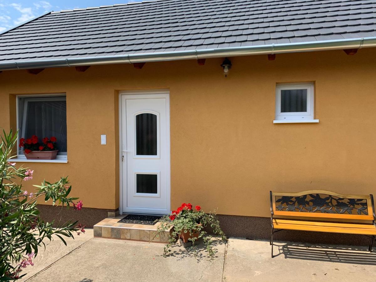 Dália apartman Gyömrő Esterno foto